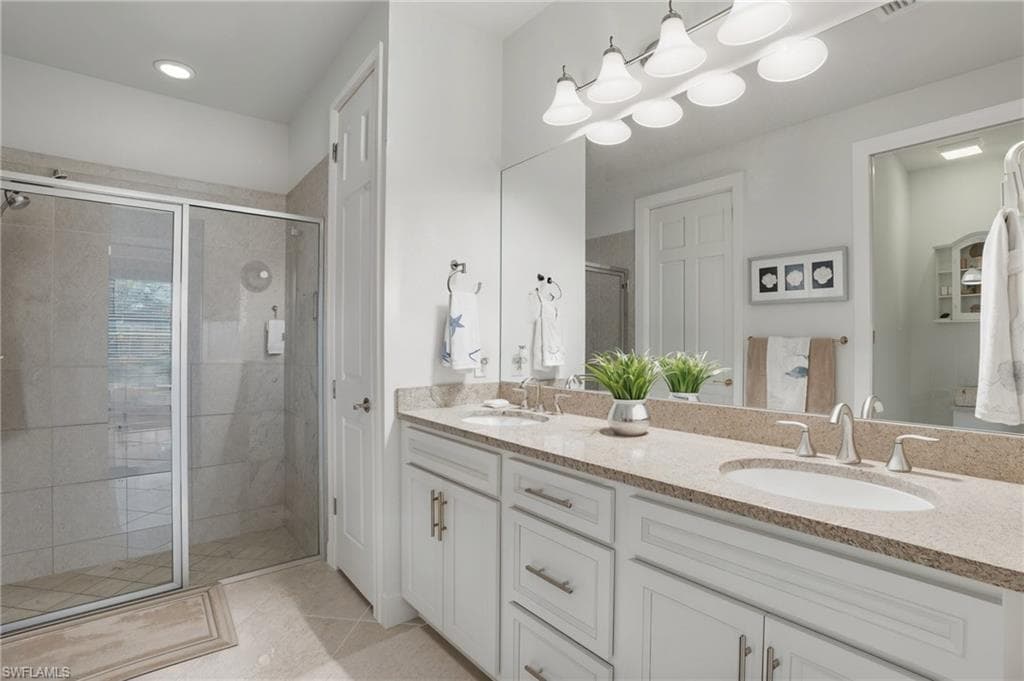 7602 Jacaranda Ln, Naples, FL 34114-2