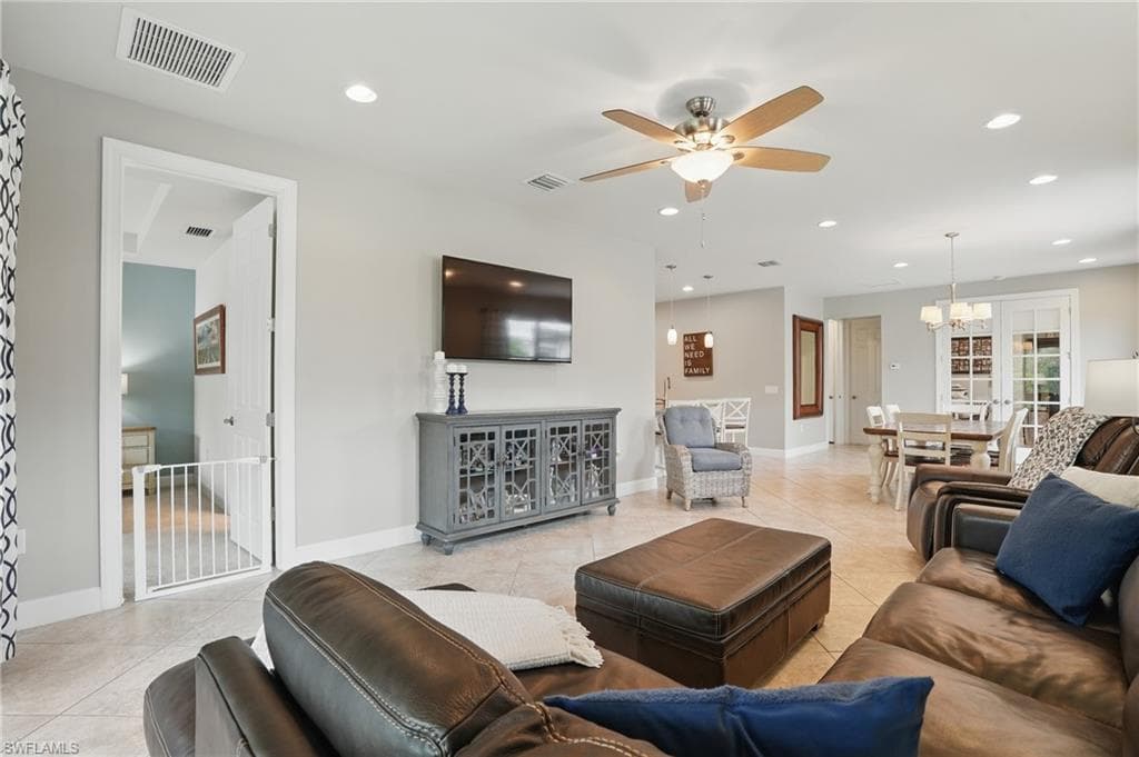 7602 Jacaranda Ln, Naples, FL 34114-6