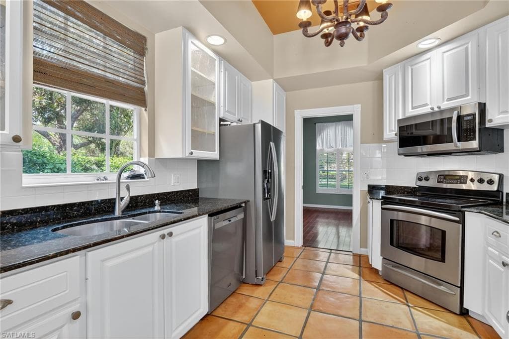 5902 Bermuda Ln, Naples, FL 34119-14