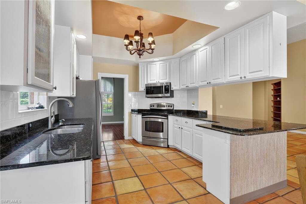 5902 Bermuda Ln, Naples, FL 34119-17
