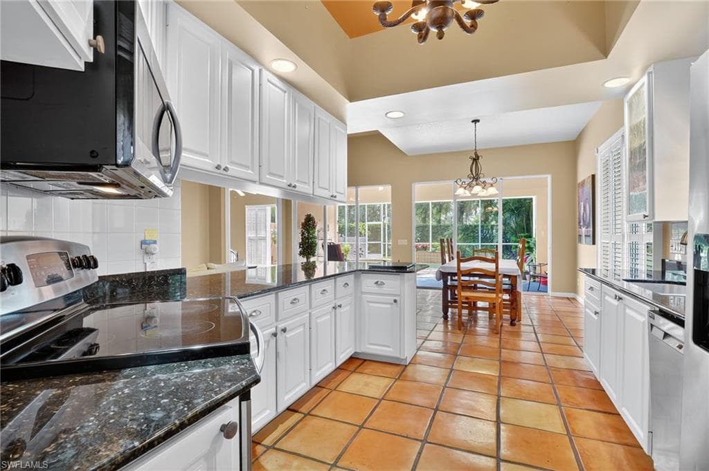 5902 Bermuda Ln, Naples, FL 34119-18