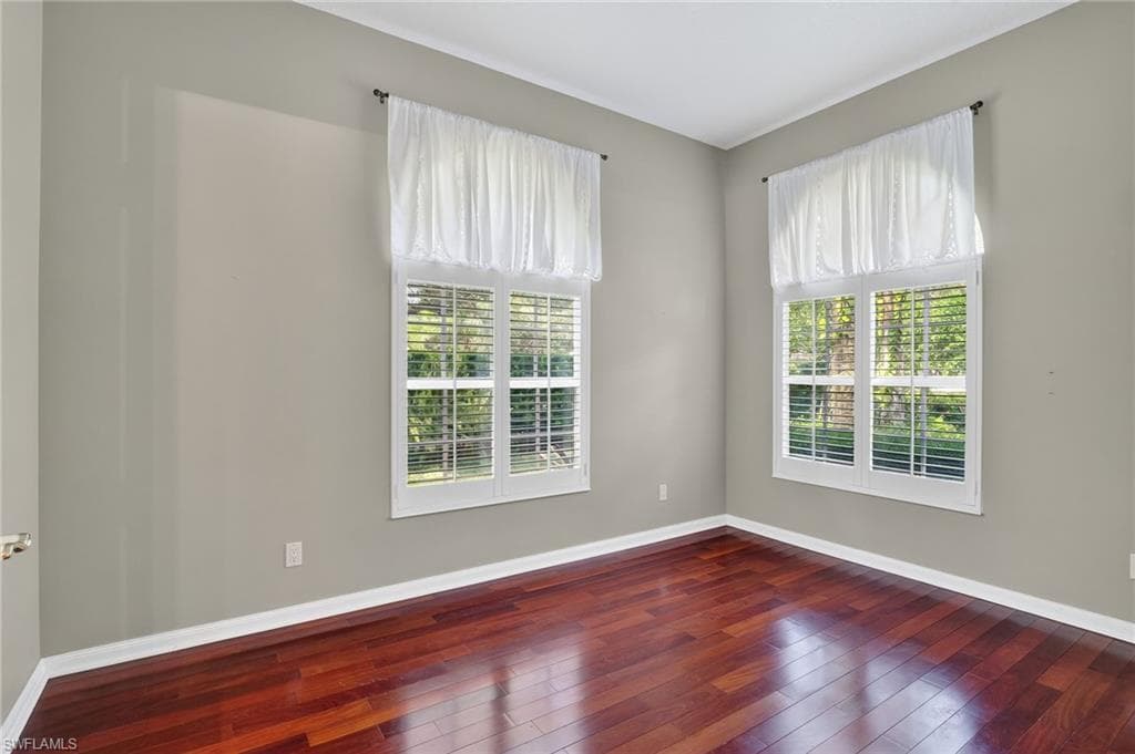 5902 Bermuda Ln, Naples, FL 34119-22