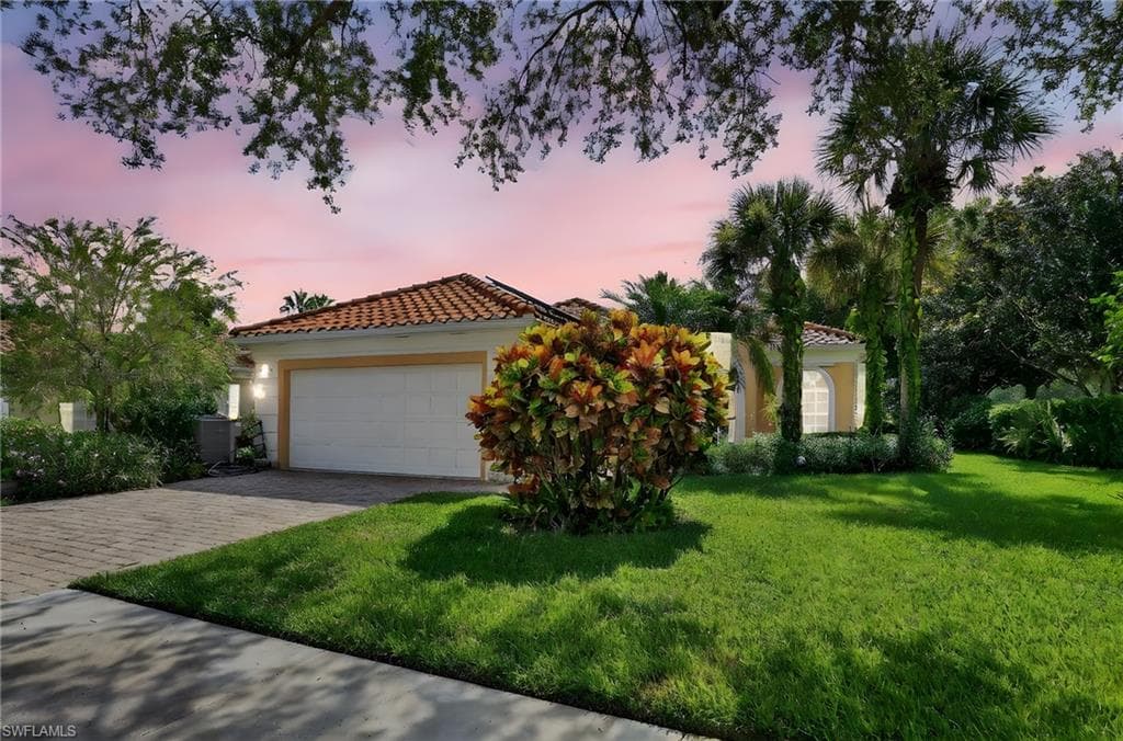 5902 Bermuda Ln, Naples, FL 34119-2