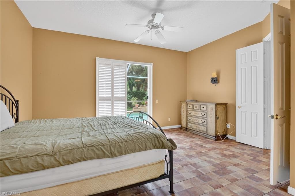 5902 Bermuda Ln, Naples, FL 34119-32