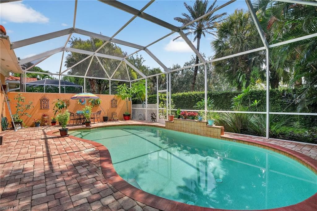 5902 Bermuda Ln, Naples, FL 34119-42