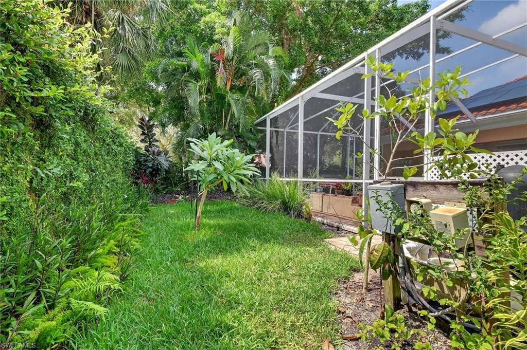 5902 Bermuda Ln, Naples, FL 34119-44