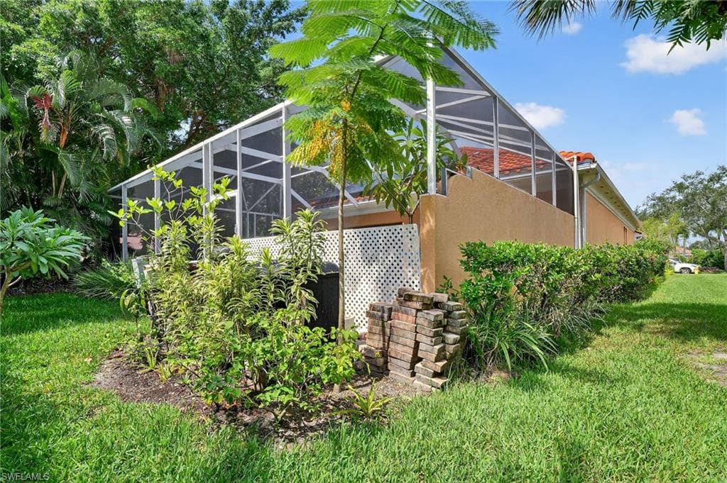 5902 Bermuda Ln, Naples, FL 34119-45