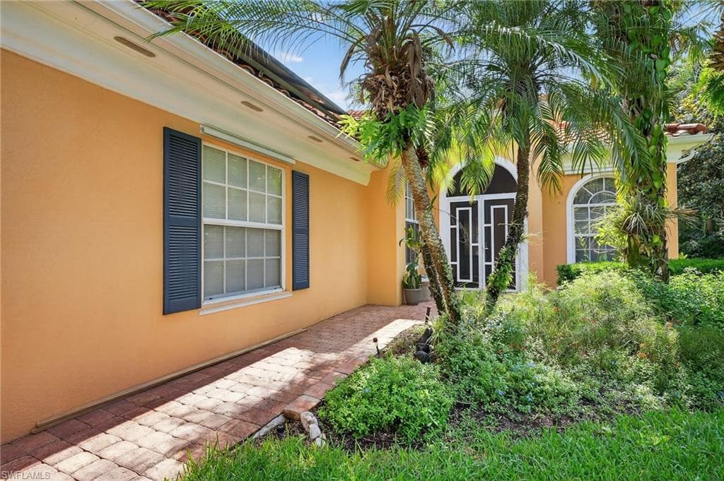 5902 Bermuda Ln, Naples, FL 34119-4