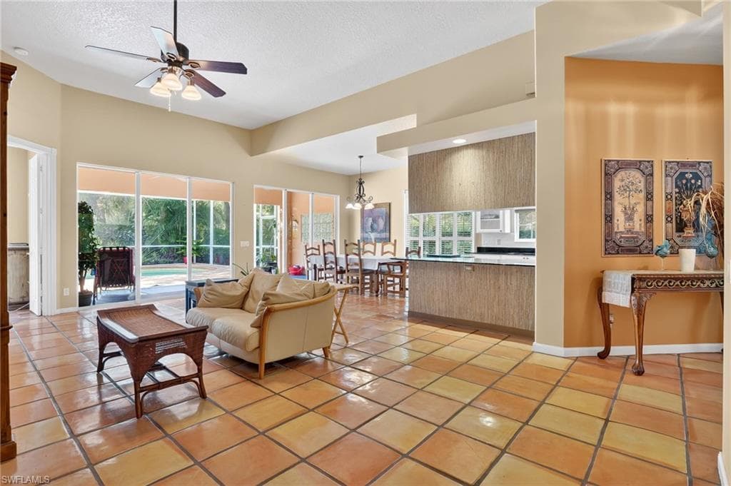 5902 Bermuda Ln, Naples, FL 34119-8