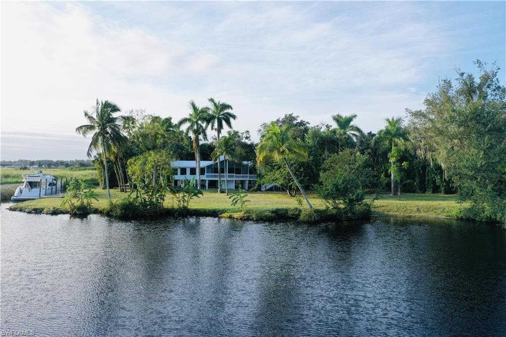 19481 River Rd, Alva, FL 33920-3
