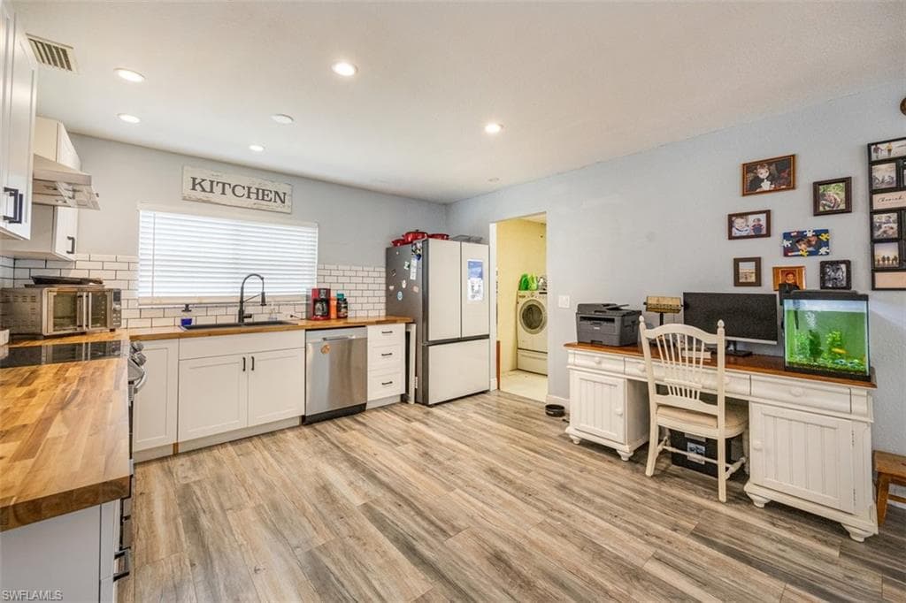 3660 47th Ave NE, Naples, FL 34120-18