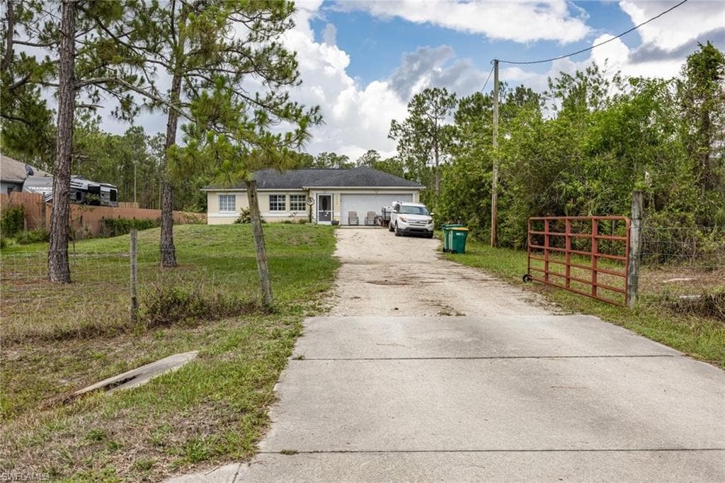 3660 47th Ave NE, Naples, FL 34120-4