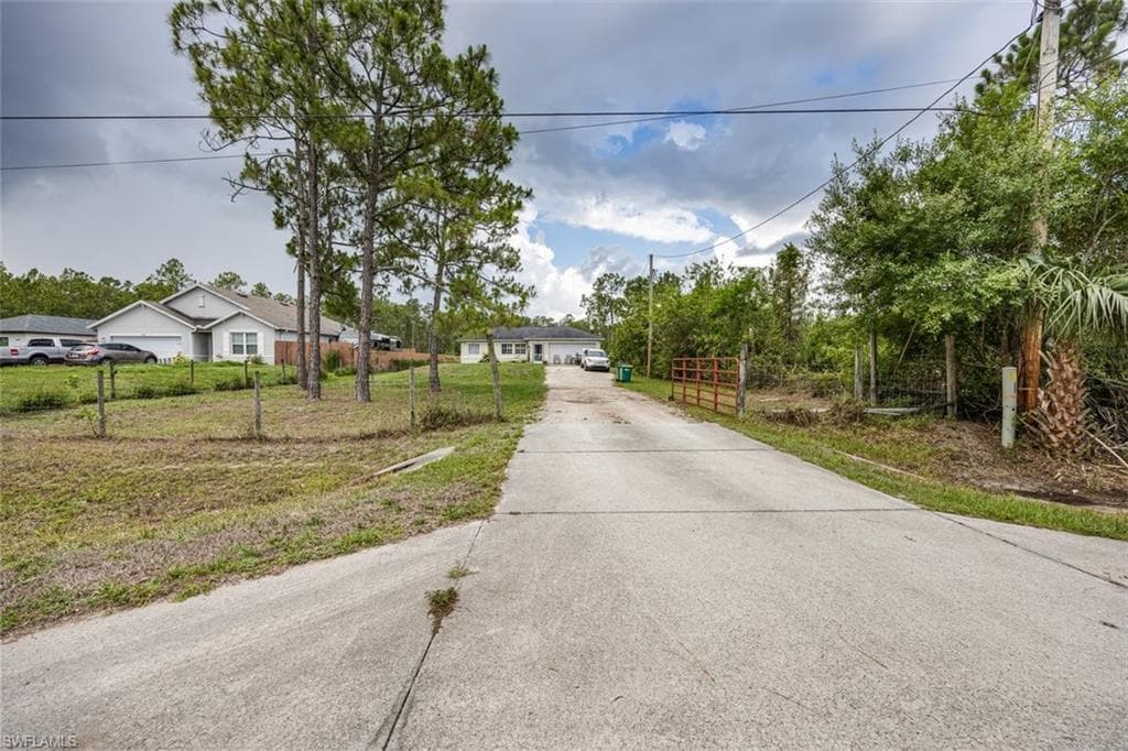 3660 47th Ave NE, Naples, FL 34120-5
