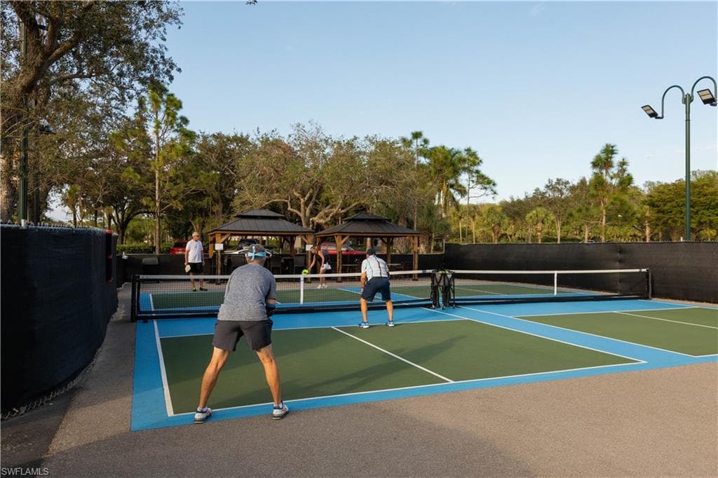 11220 Five Oaks Ln, Naples, FL 34120-11