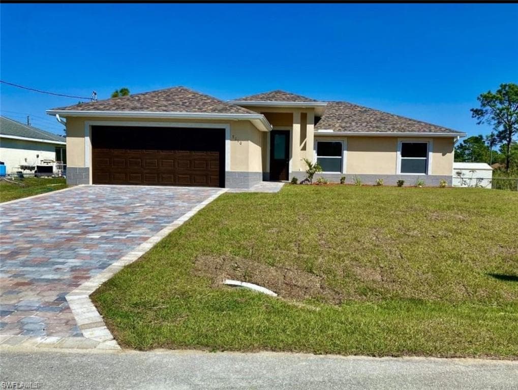 872 Carbon St E, Lehigh Acres, FL 33974-2