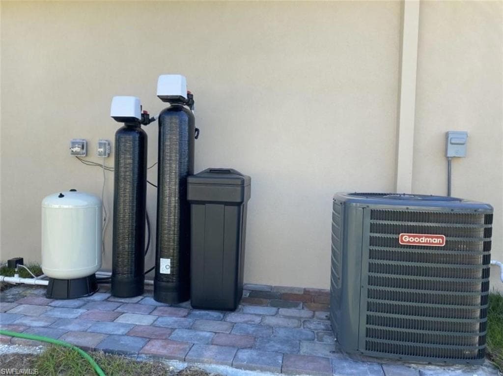 872 Carbon St E, Lehigh Acres, FL 33974-8