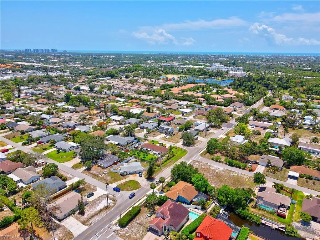 9315 Pennsylvania Ave, Bonita Springs, FL 34135-9