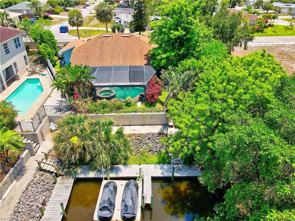 9315 Pennsylvania Ave, Bonita Springs, FL 34135-10