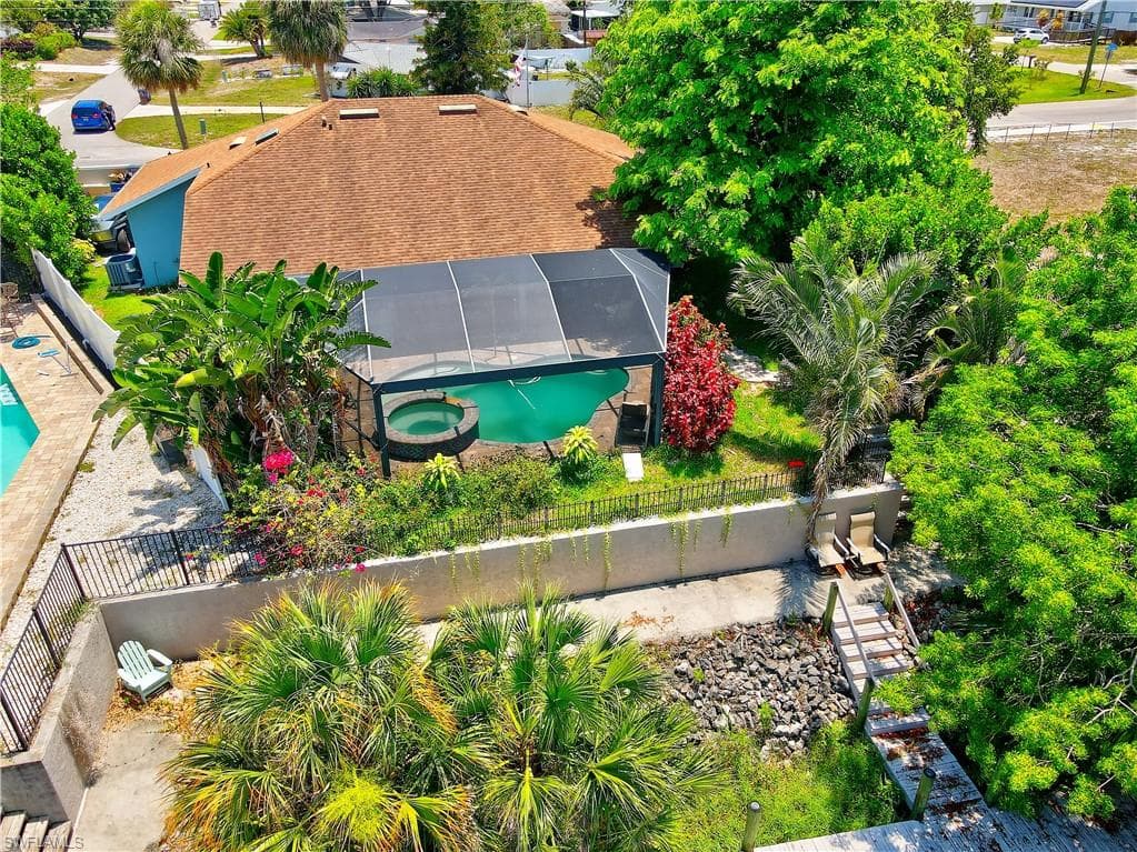 9315 Pennsylvania Ave, Bonita Springs, FL 34135-11