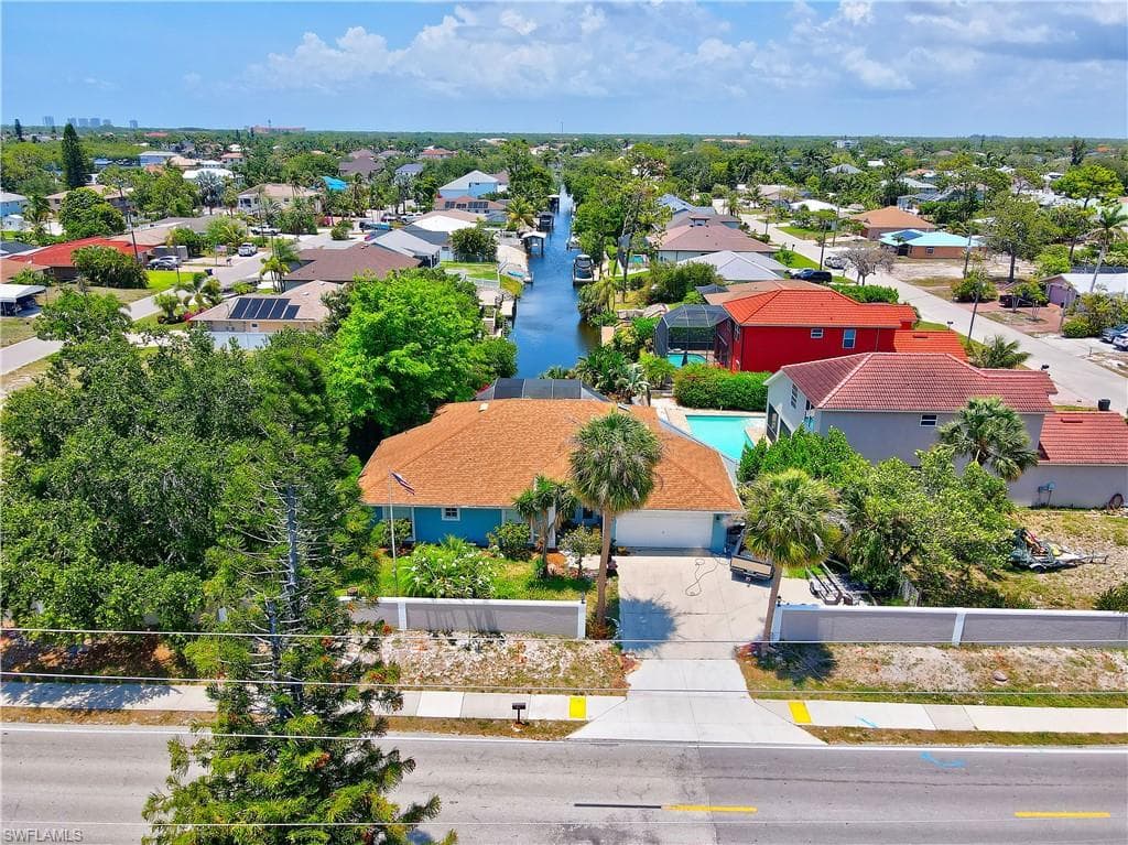 9315 Pennsylvania Ave, Bonita Springs, FL 34135-4