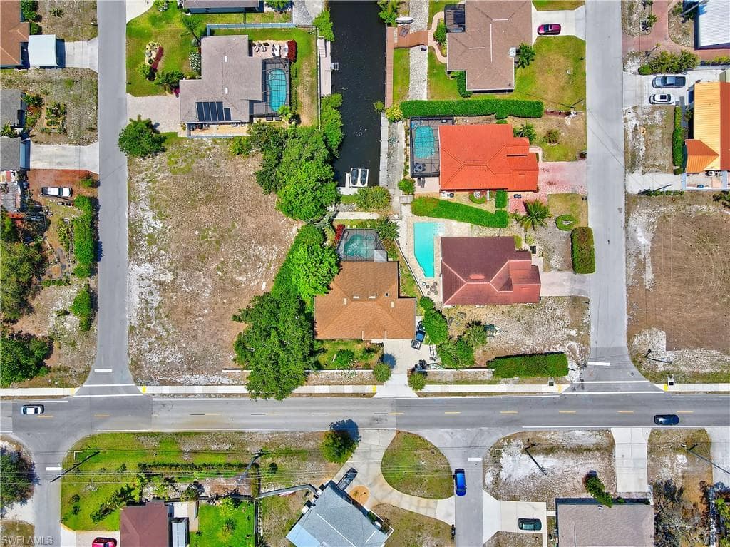 9315 Pennsylvania Ave, Bonita Springs, FL 34135-6
