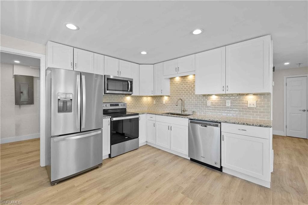 761 95th Ave N, Naples, FL 34108-11