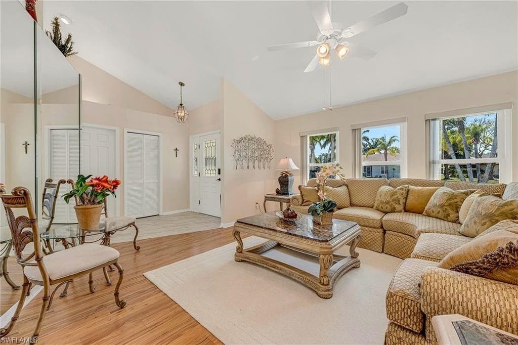 112 Bordeaux Cir, Naples, FL 34112-9