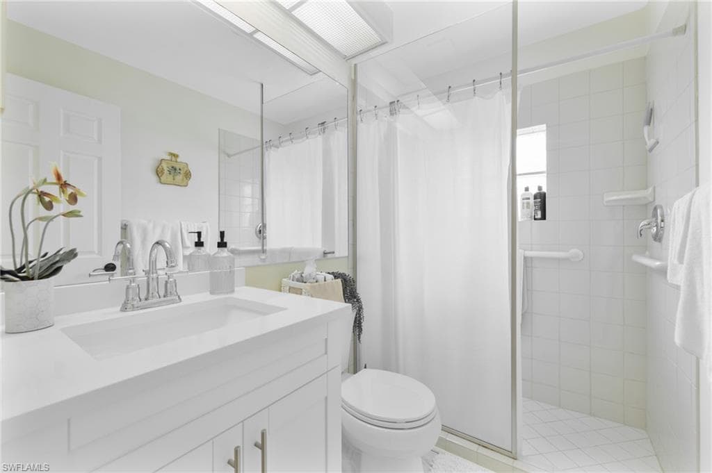 112 Bordeaux Cir, Naples, FL 34112-15
