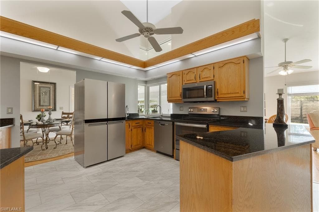 112 Bordeaux Cir, Naples, FL 34112-4