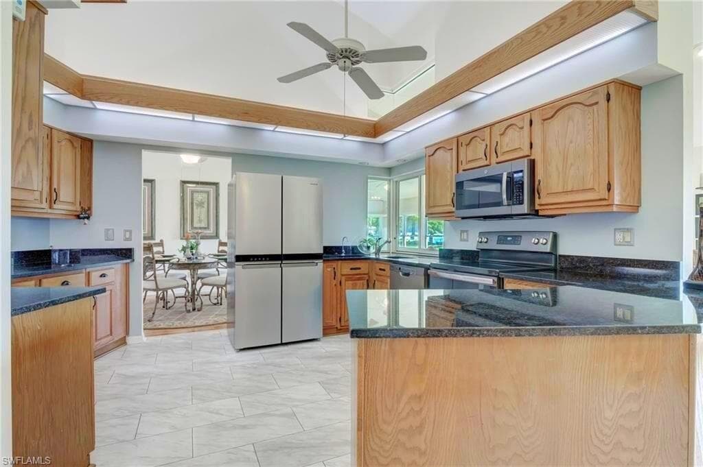 112 Bordeaux Cir, Naples, FL 34112-6