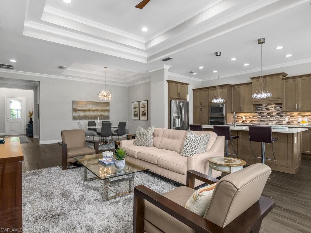 6478 Warwick Ave, Naples, FL 34113-8