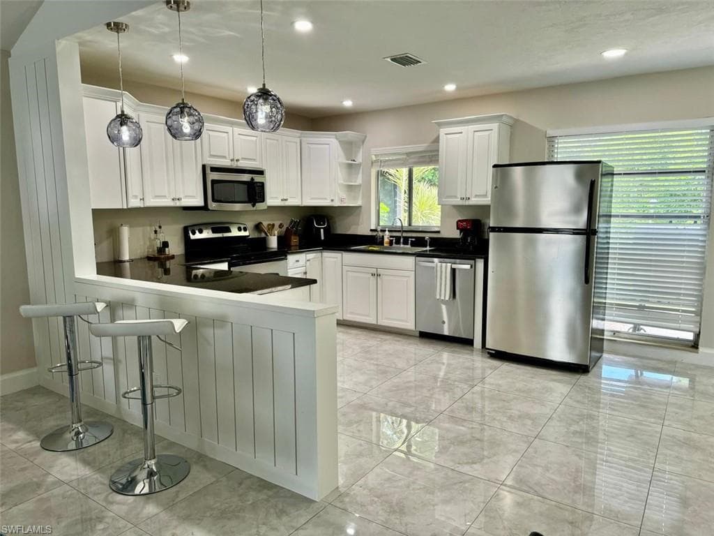 857 Palm View Dr 32, Naples, FL 34110-3