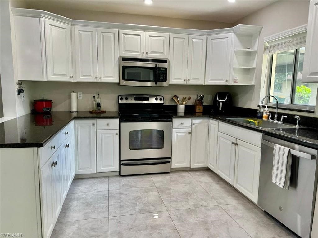 857 Palm View Dr 32, Naples, FL 34110-4