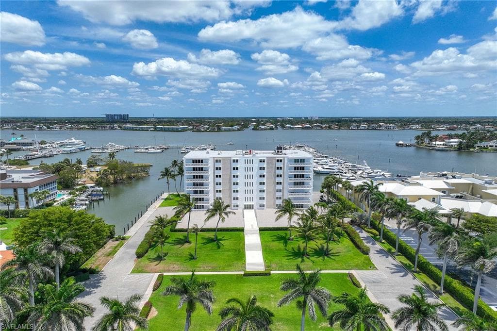 1325 7th St S 2b, Naples, FL 34102-1