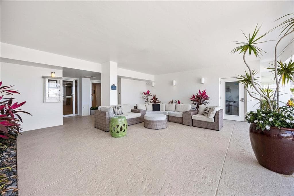 1325 7th St S 2b, Naples, FL 34102-24