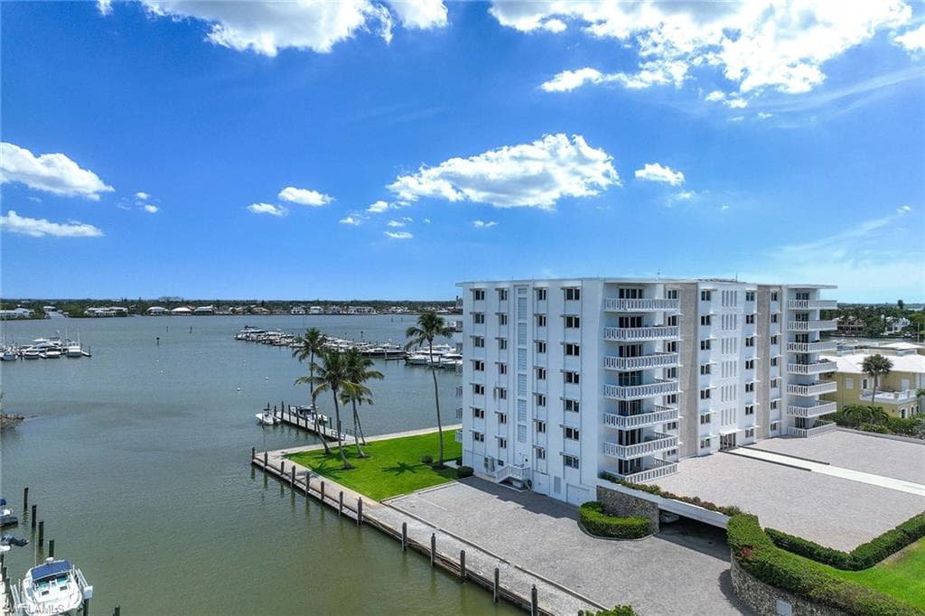 1325 7th St S 2b, Naples, FL 34102-29