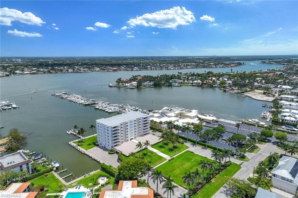 1325 7th St S 2b, Naples, FL 34102-4