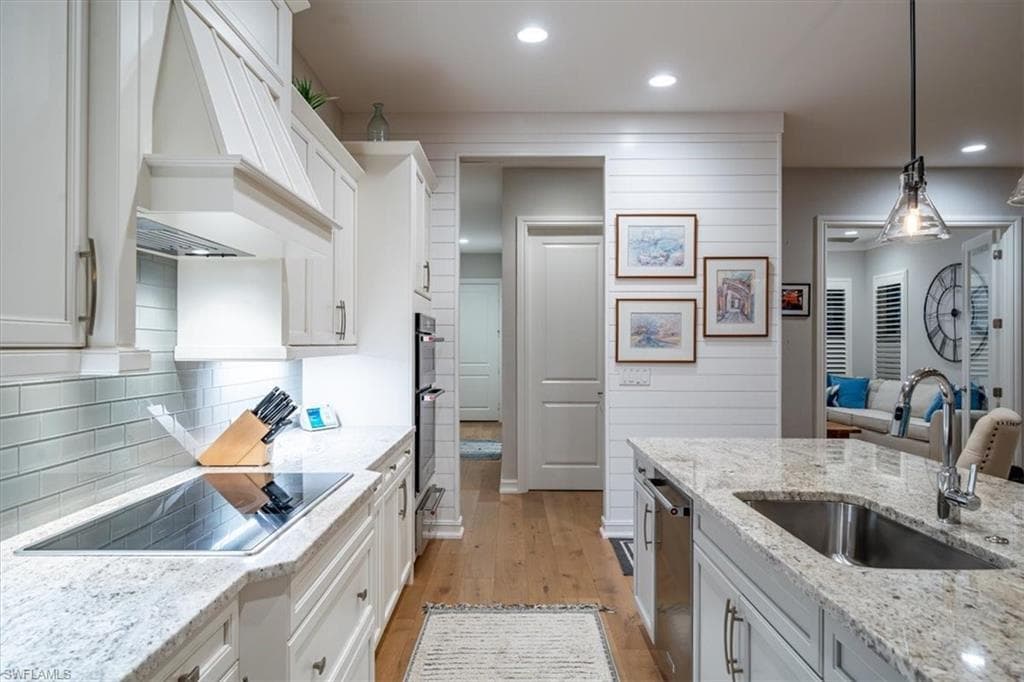 14372 Neptune Ave, Naples, FL 34114-16
