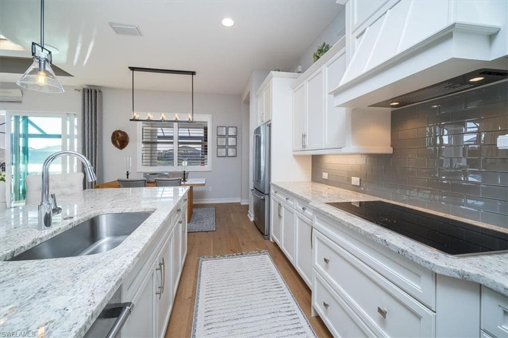 14372 Neptune Ave, Naples, FL 34114-17