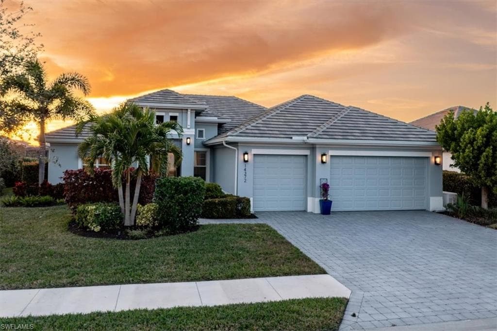 14372 Neptune Ave, Naples, FL 34114-1