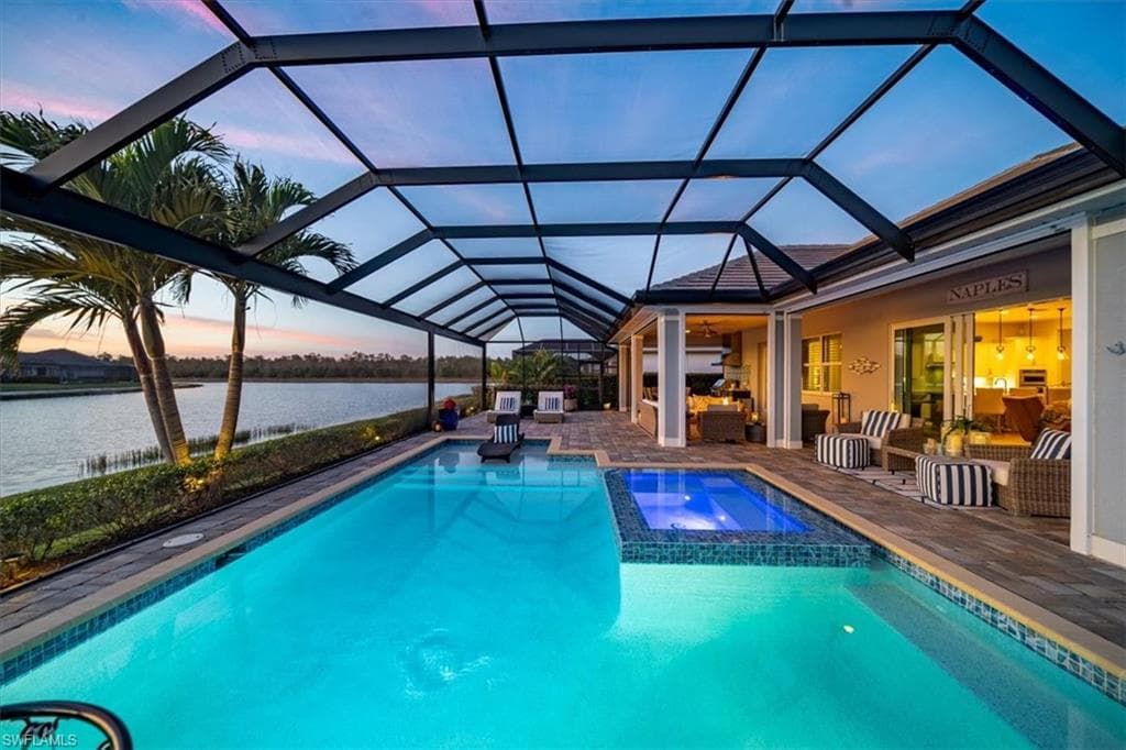 14372 Neptune Ave, Naples, FL 34114-3