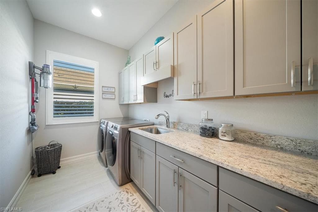 14372 Neptune Ave, Naples, FL 34114-44