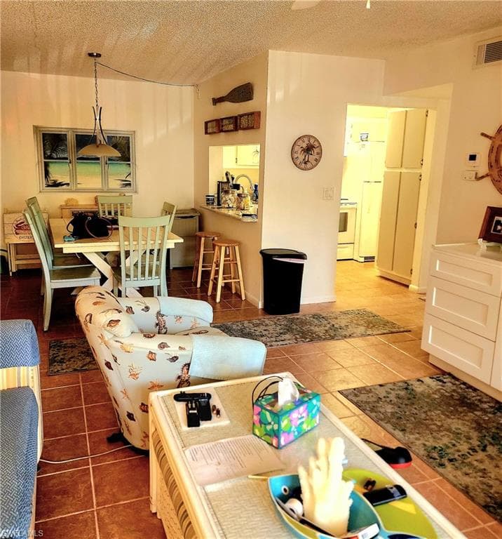 9610 Green Cypress Ln 4, Fort Myers, FL 33905-7