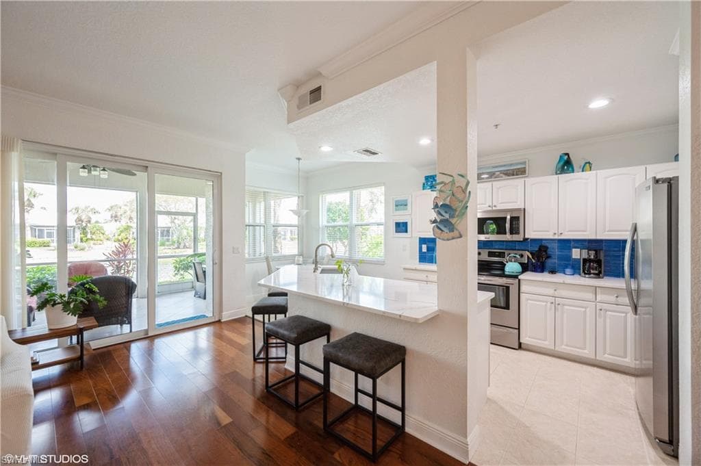 4610 Hawks Nest Dr 104, Naples, FL 34114-11