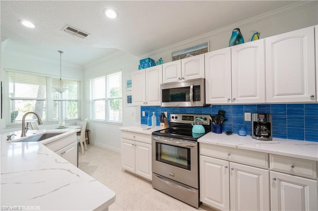4610 Hawks Nest Dr 104, Naples, FL 34114-14