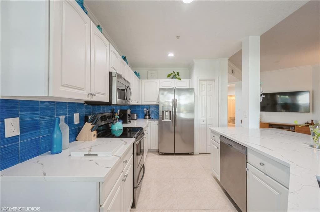 4610 Hawks Nest Dr 104, Naples, FL 34114-15