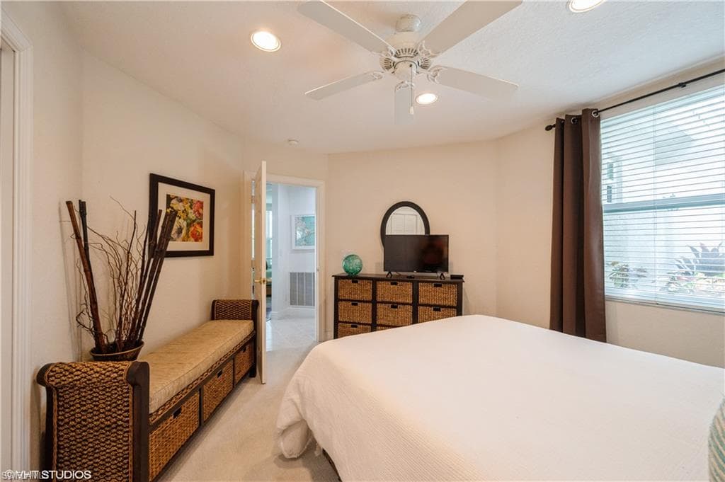 4610 Hawks Nest Dr 104, Naples, FL 34114-28