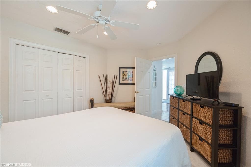 4610 Hawks Nest Dr 104, Naples, FL 34114-29