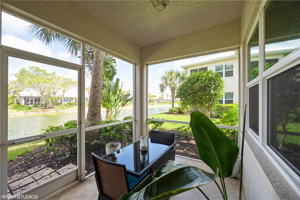 4610 Hawks Nest Dr 104, Naples, FL 34114-35