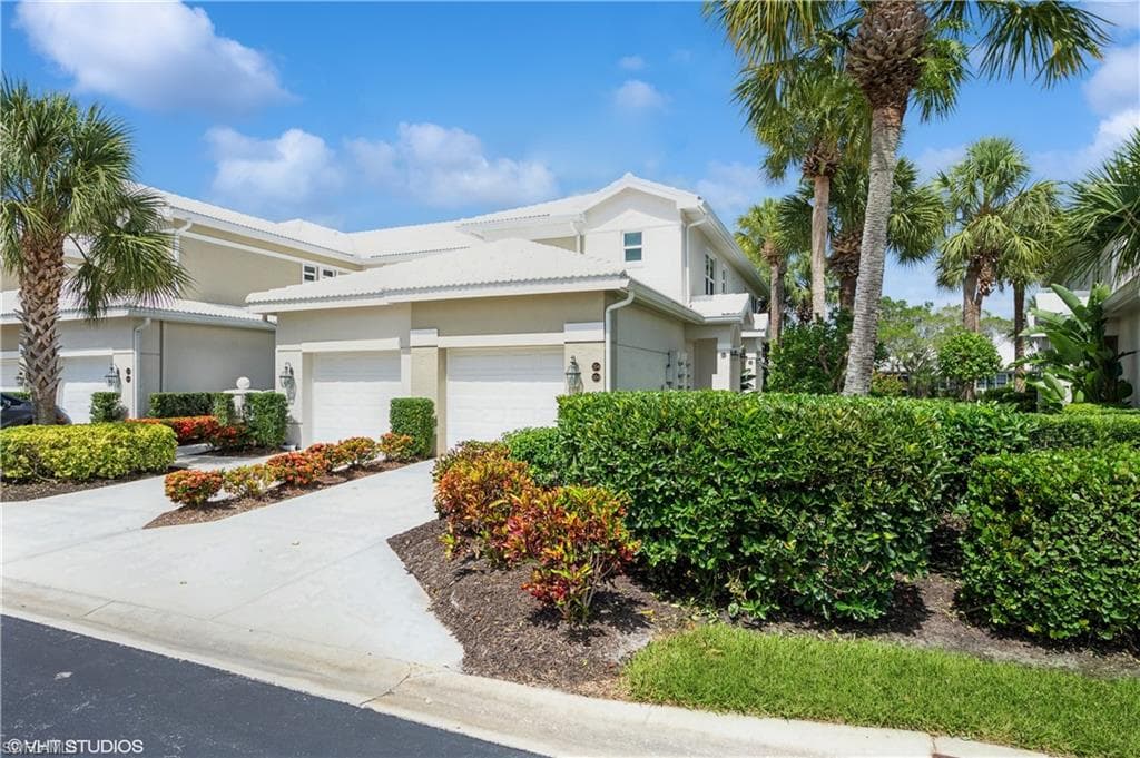 4610 Hawks Nest Dr 104, Naples, FL 34114-3